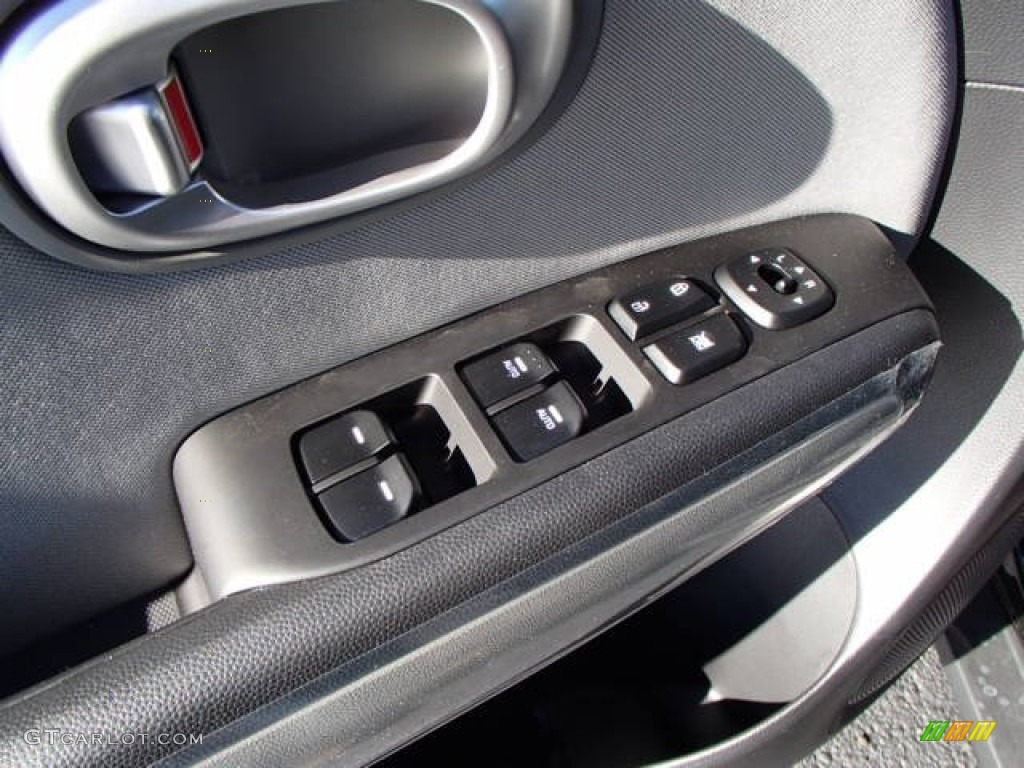 2014 Kia Soul + Controls Photo #88035506