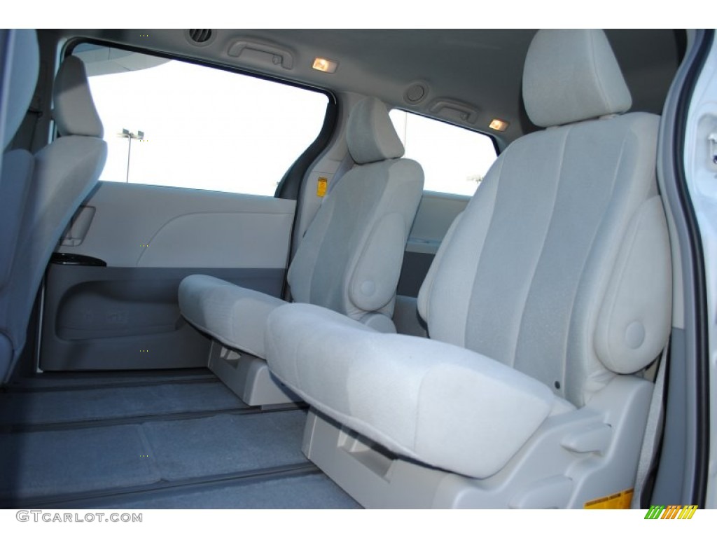 Light Gray Interior 2014 Toyota Sienna L Photo #88043291
