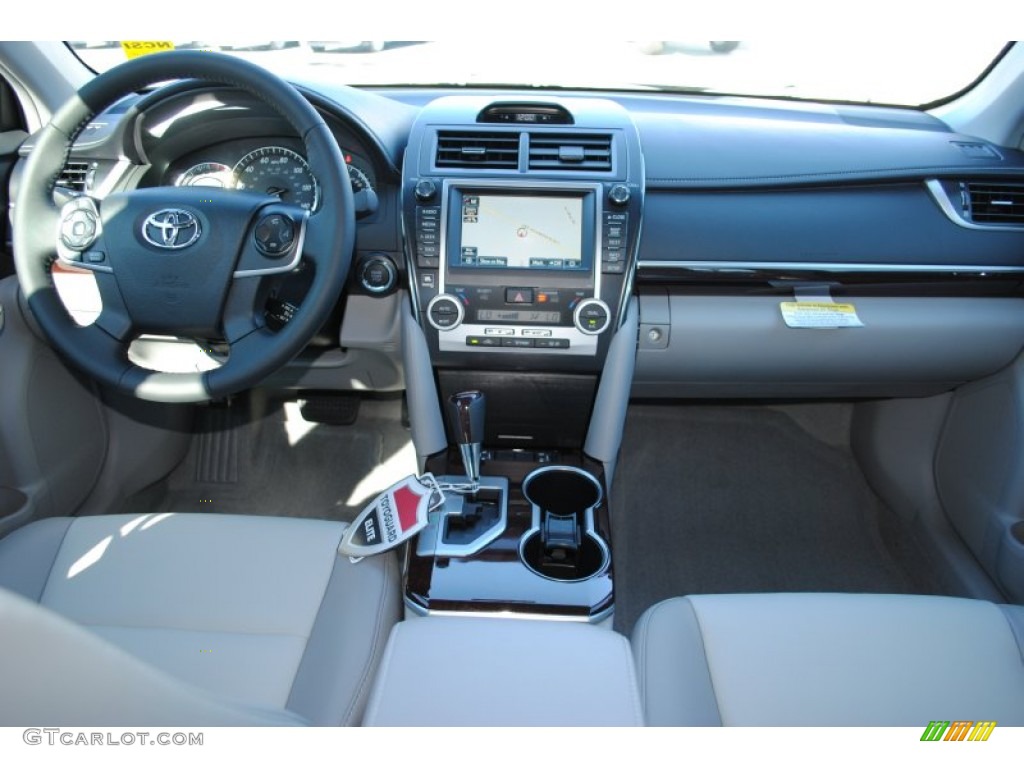 2014 Camry XLE V6 - Cypress Pearl / Ash photo #12