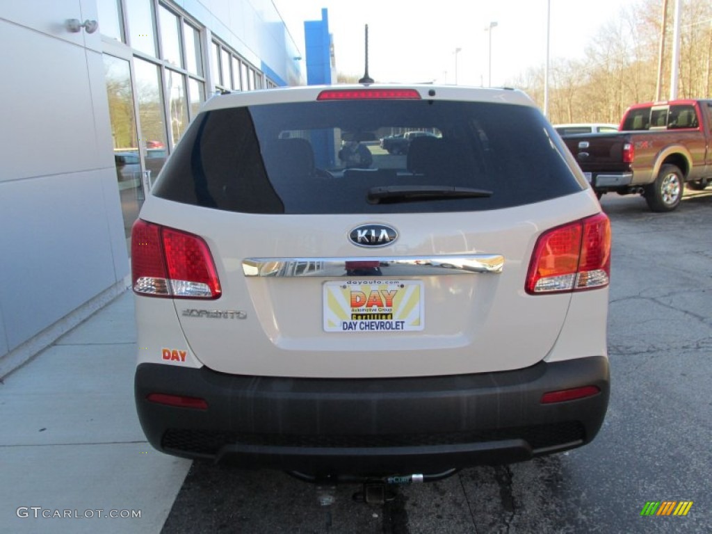 2011 Sorento LX AWD - White Sand Beige / Gray photo #5