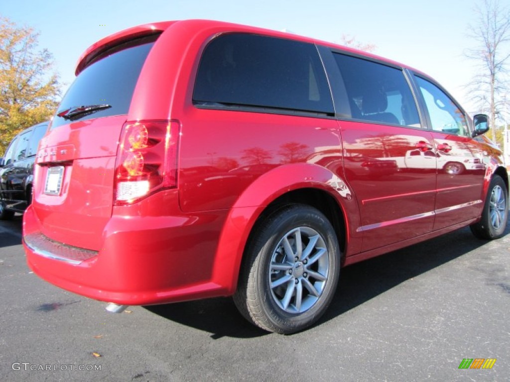 2014 Grand Caravan SE - Redline 2-Coat Pearl / Black/Light Graystone photo #3