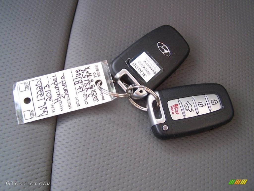 2013 Hyundai Sonata SE 2.0T Keys Photos