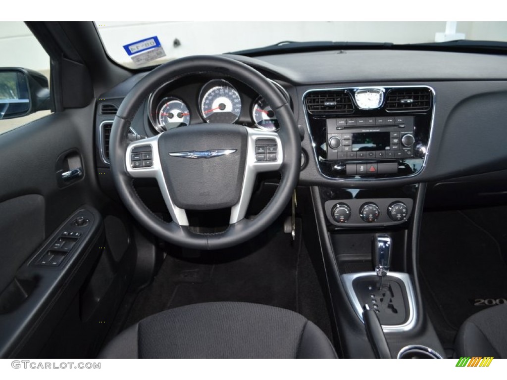 2013 Chrysler 200 Touring Sedan Dashboard Photos
