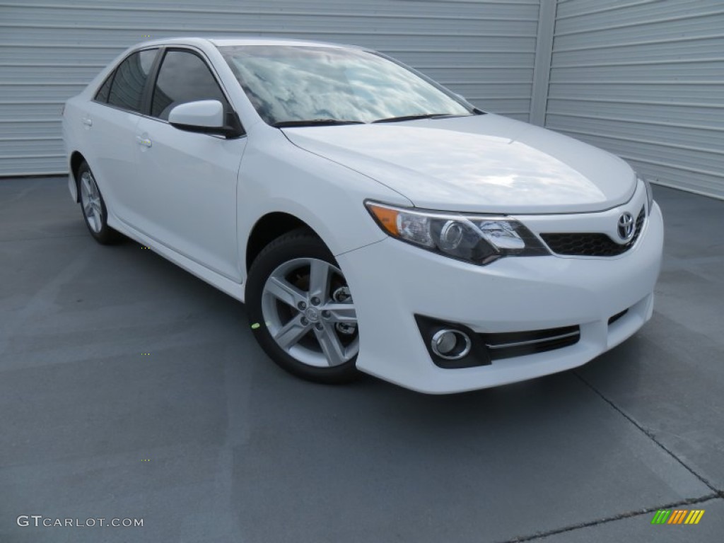 2014 Camry SE - Super White / Black/Ash photo #2