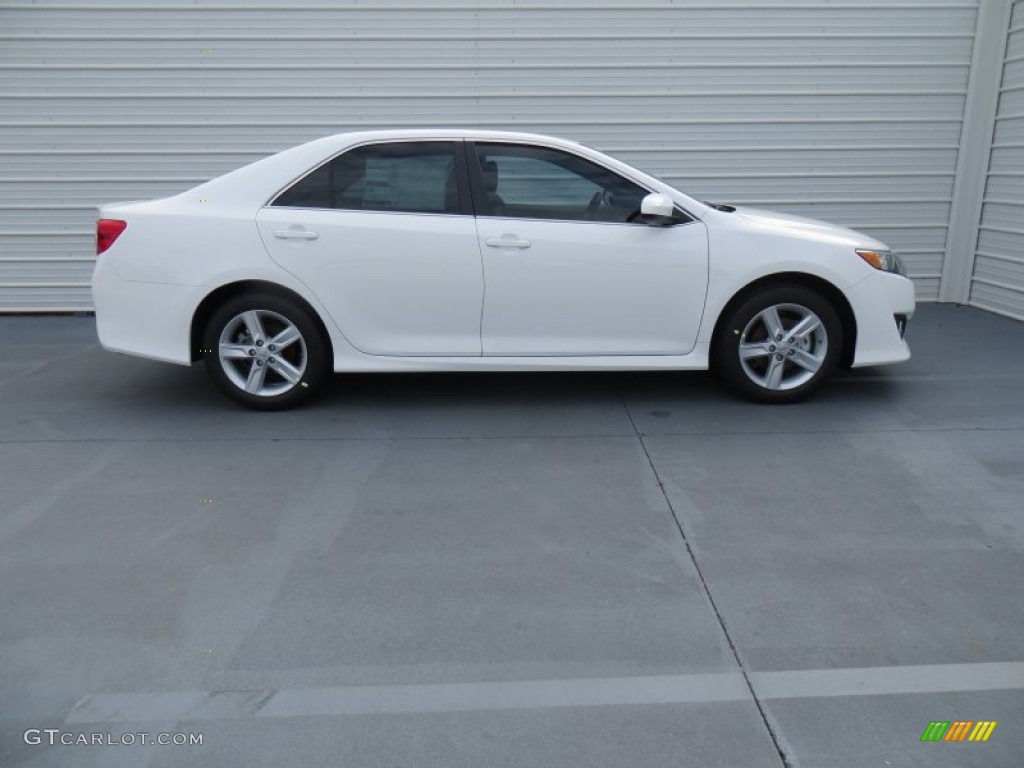 2014 Camry SE - Super White / Black/Ash photo #3