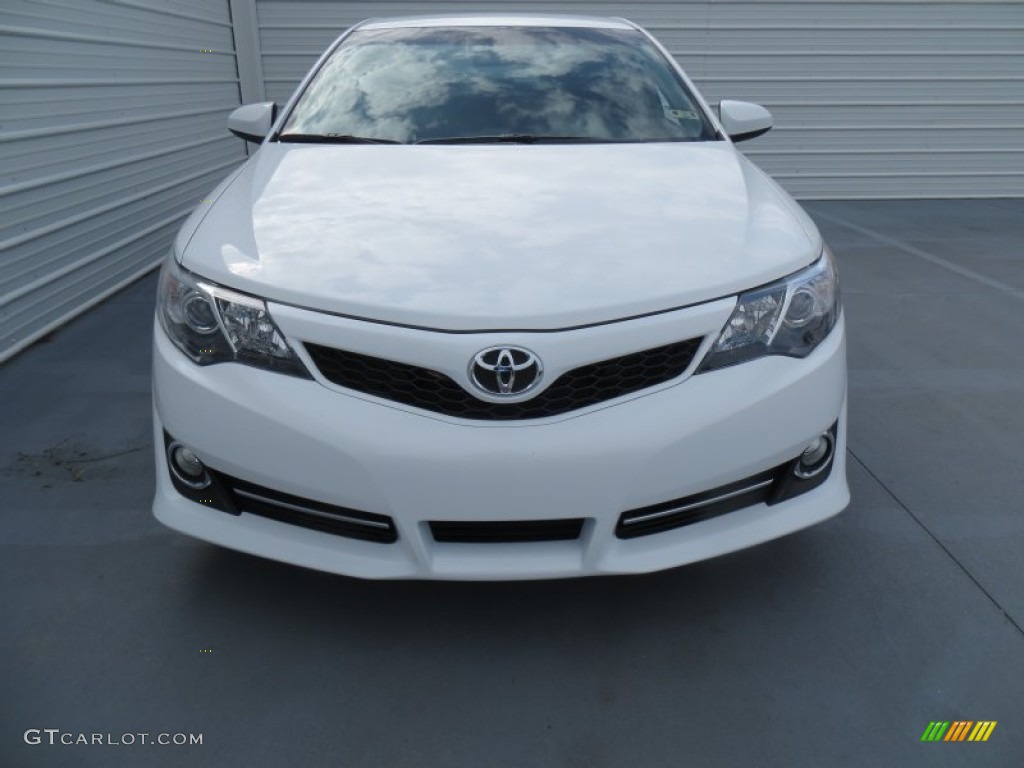 2014 Camry SE - Super White / Black/Ash photo #8