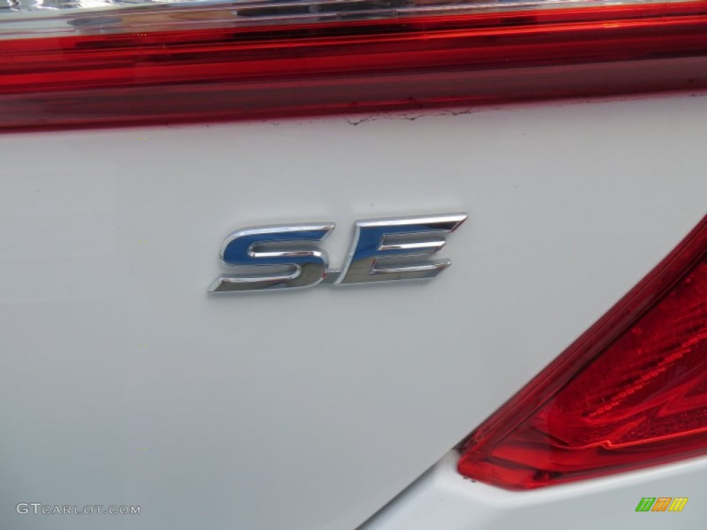 2014 Camry SE - Super White / Black/Ash photo #15