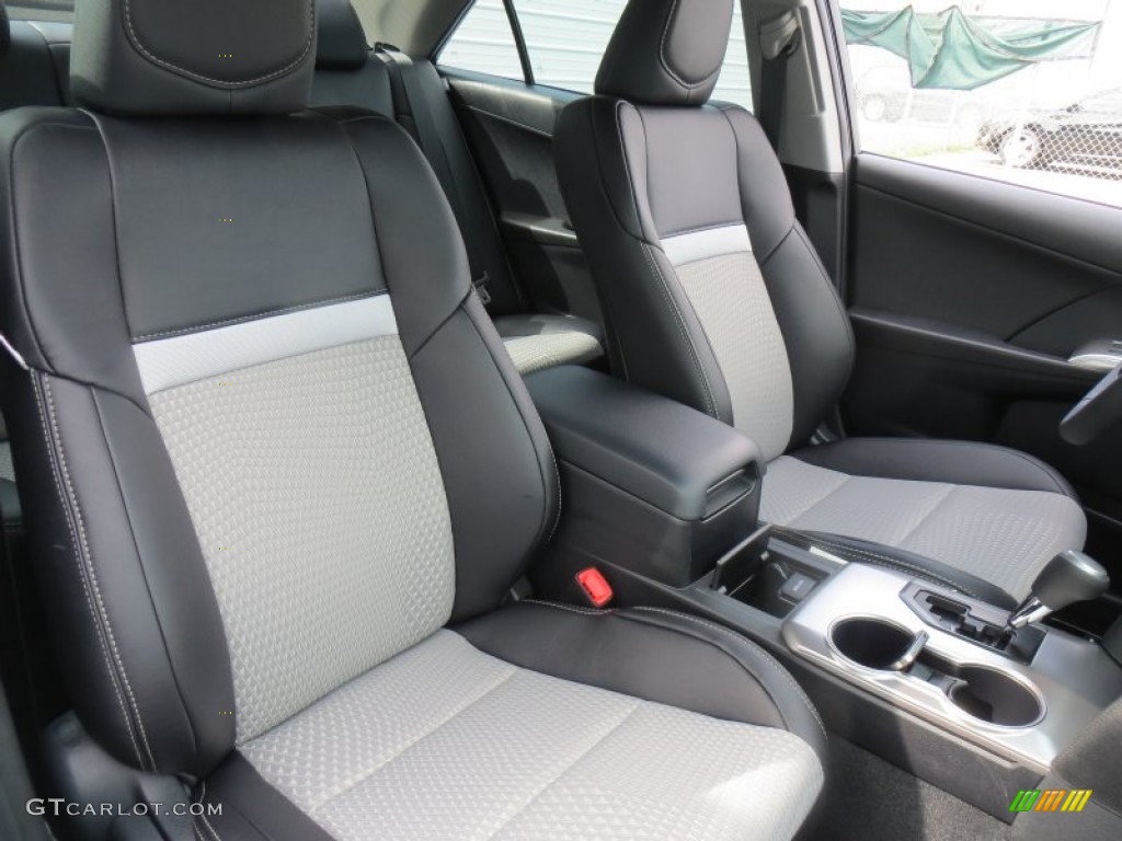 2014 Camry SE - Super White / Black/Ash photo #19