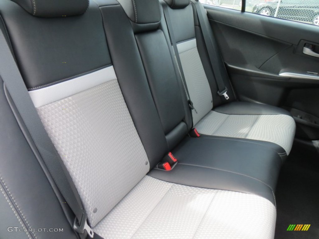 2014 Camry SE - Super White / Black/Ash photo #21
