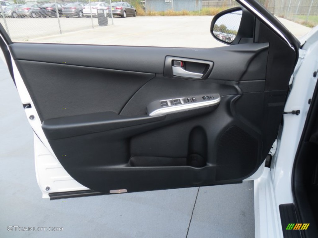 2014 Camry SE - Super White / Black/Ash photo #23