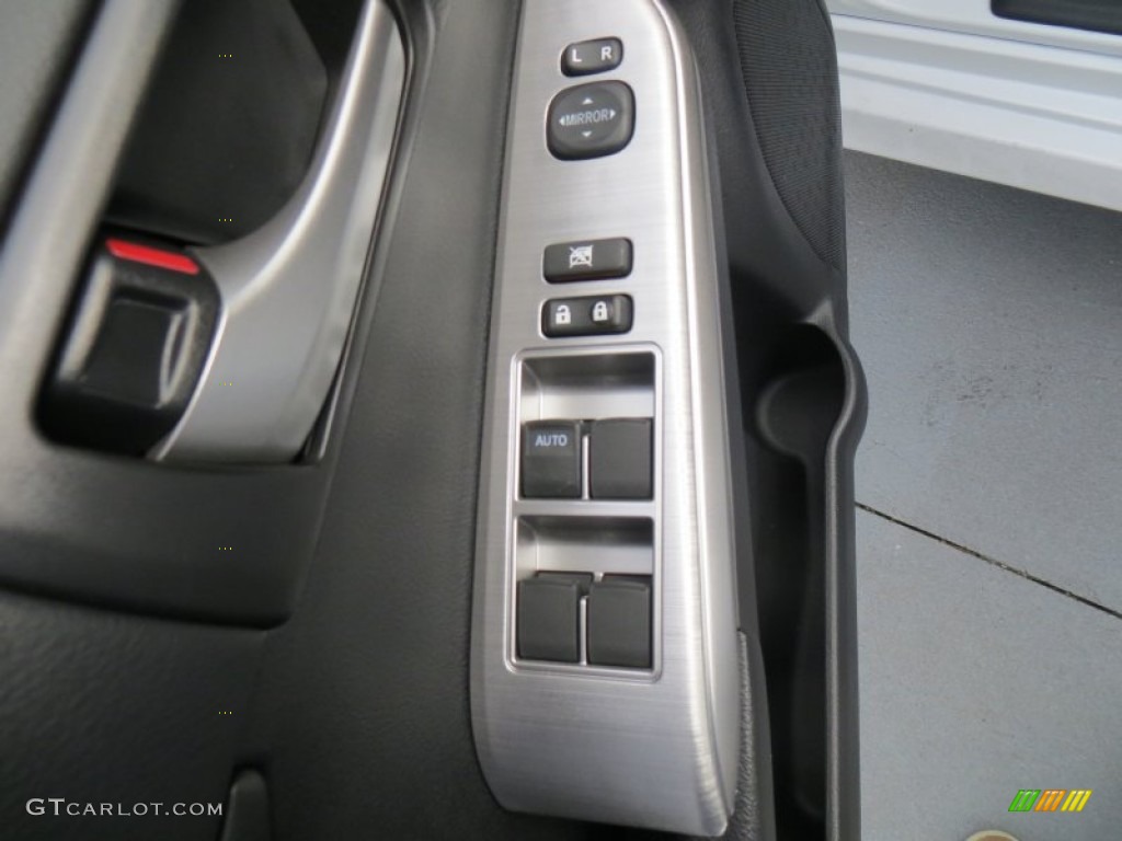 2014 Camry SE - Super White / Black/Ash photo #24