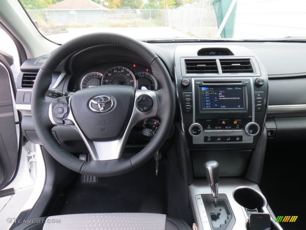 2014 Camry SE - Super White / Black/Ash photo #28