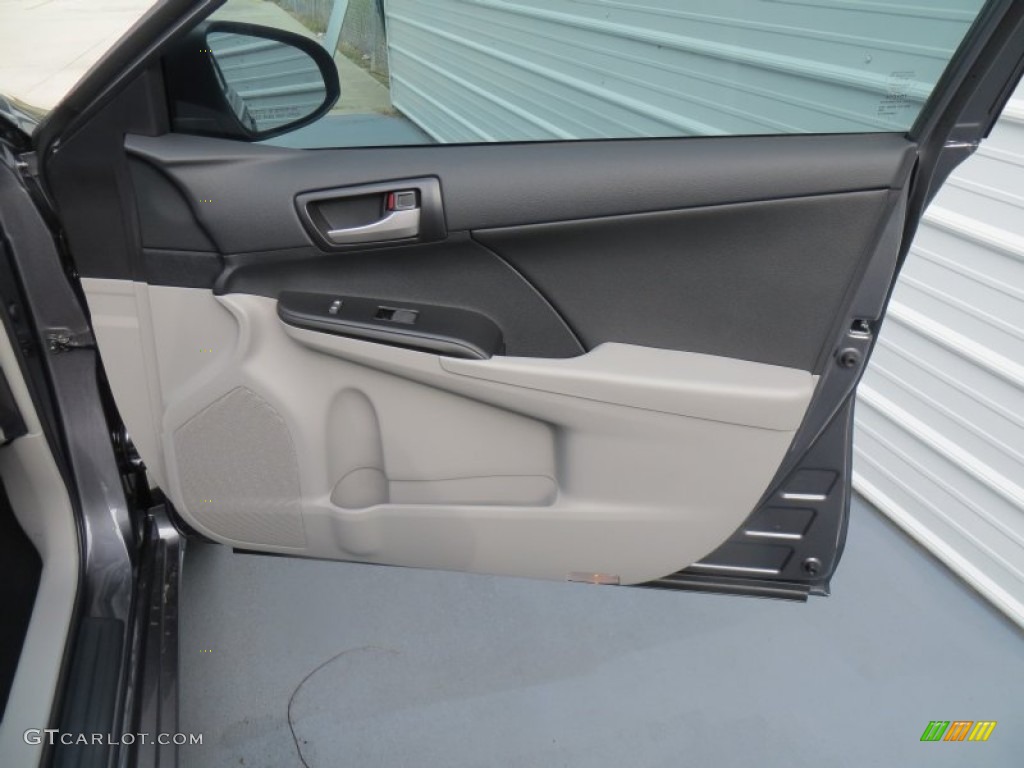 2014 Camry LE - Magnetic Gray Metallic / Ash photo #16