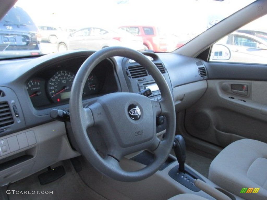 2006 Spectra EX Sedan - Clear White / Beige photo #11