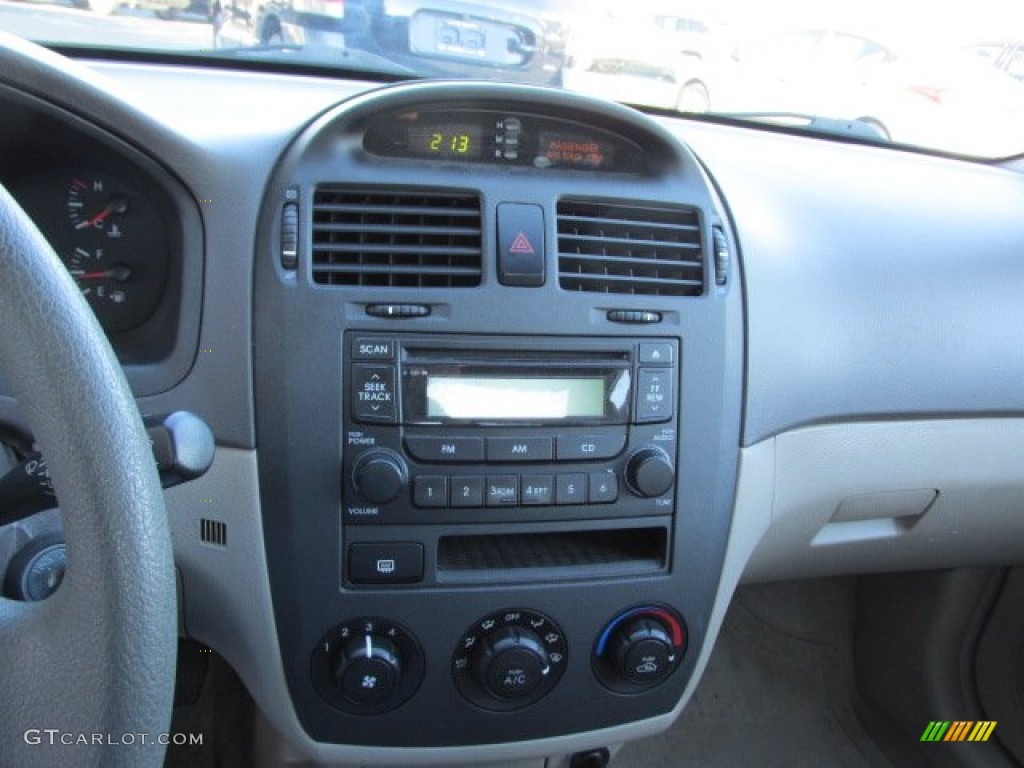 2006 Spectra EX Sedan - Clear White / Beige photo #14