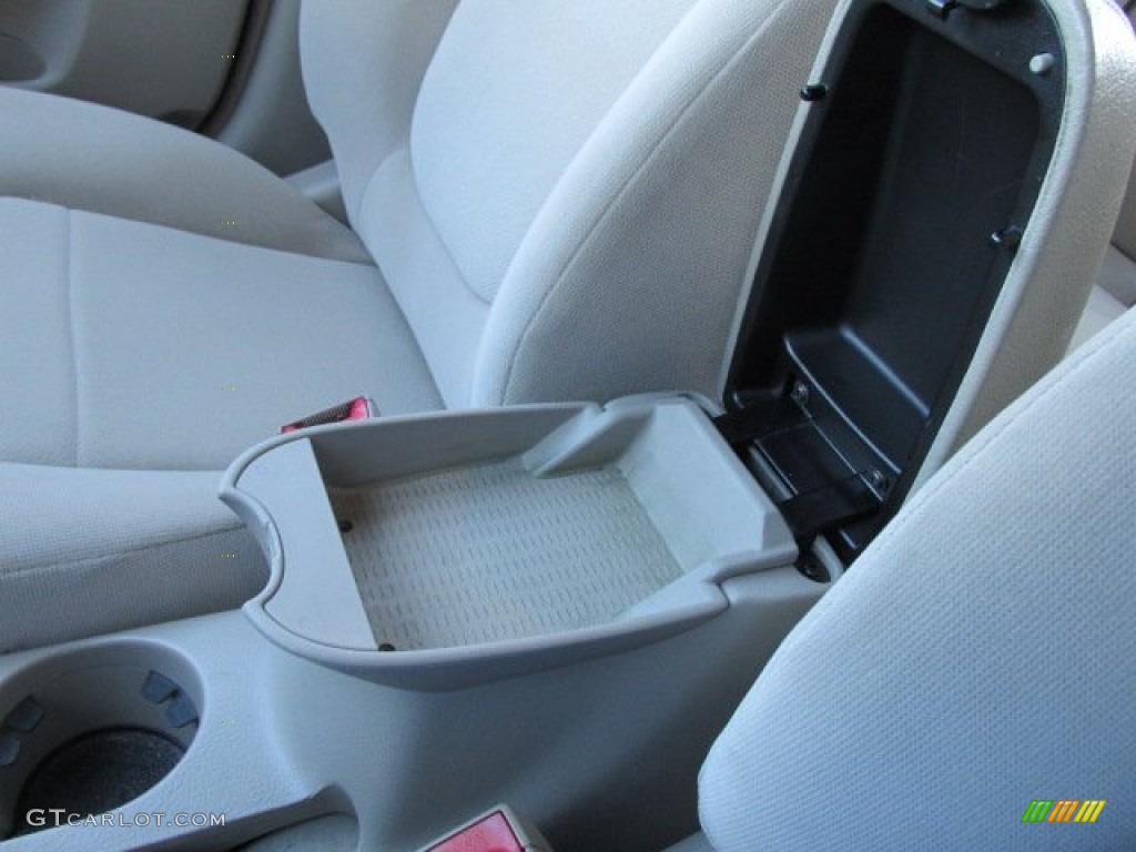 2006 Spectra EX Sedan - Clear White / Beige photo #17