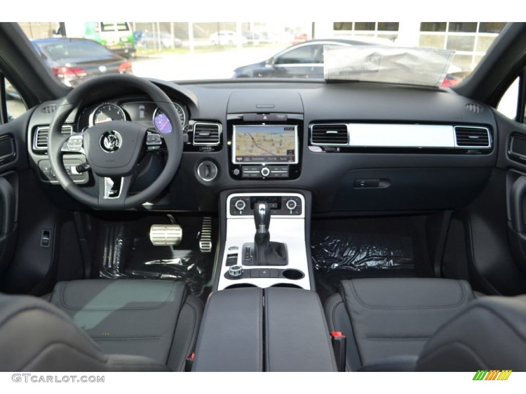 2014 Volkswagen Touareg TDI R-Line 4Motion Black Anthracite Dashboard Photo #88060038