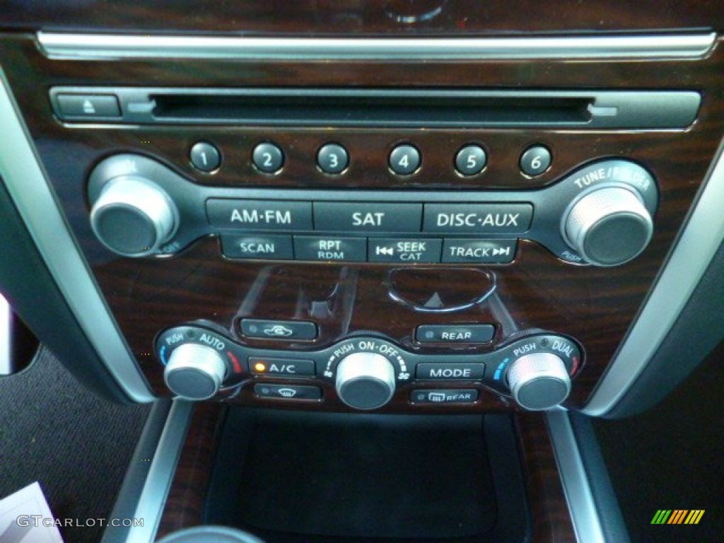 2014 Nissan Pathfinder Hybrid Platinum AWD Controls Photo #88062405