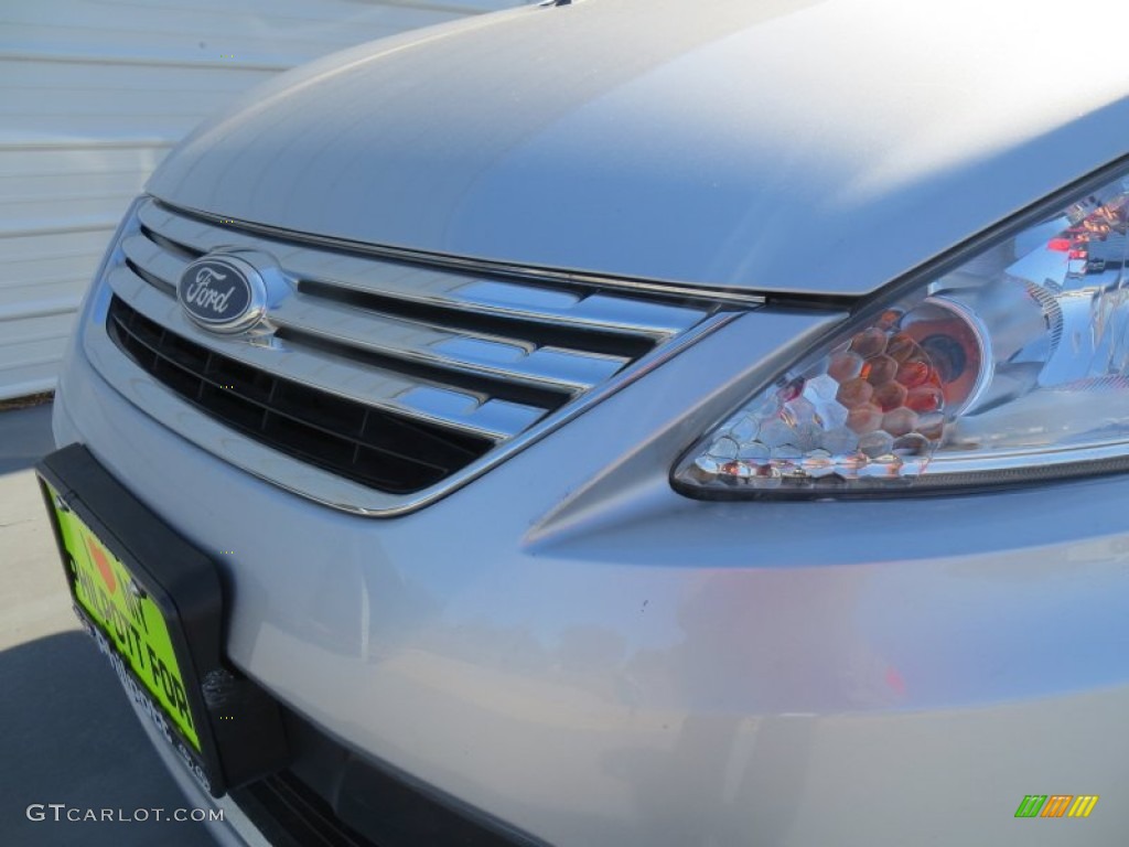 2011 Fiesta SE Sedan - Ingot Silver Metallic / Light Stone/Charcoal Black Cloth photo #11