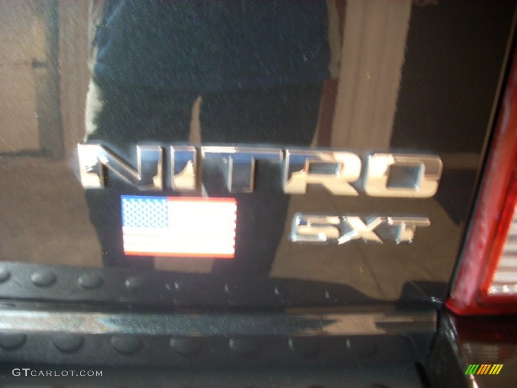 2010 Nitro SXT 4x4 - Brilliant Black Crystal Pearl / Dark Slate Gray/Light Slate Gray photo #14