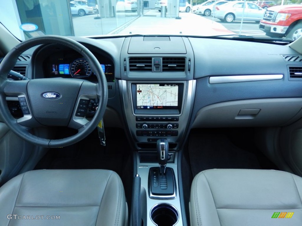 2010 Fusion Hybrid - White Platinum Tri-coat Metallic / Medium Light Stone photo #20