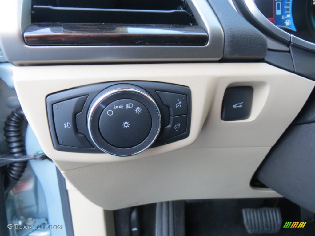 2014 Ford Fusion Hybrid SE Controls Photos