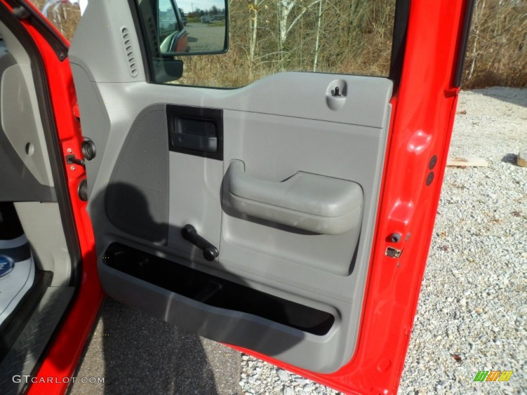 2006 F150 STX Regular Cab - Bright Red / Medium Flint photo #13