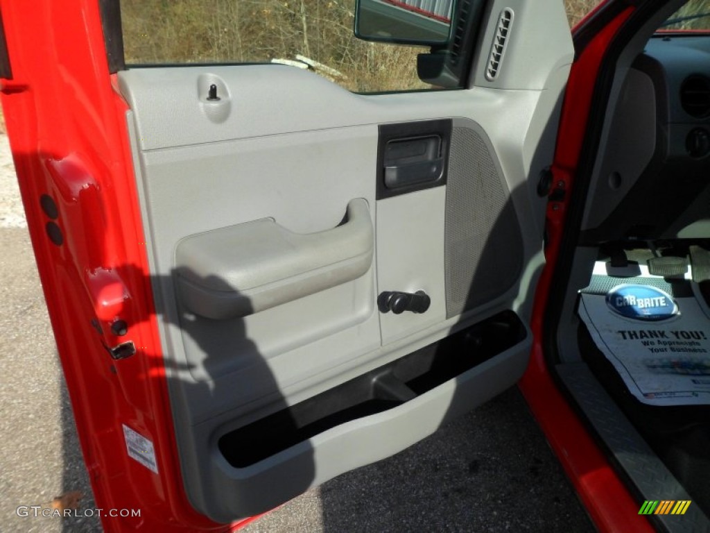 2006 F150 STX Regular Cab - Bright Red / Medium Flint photo #17