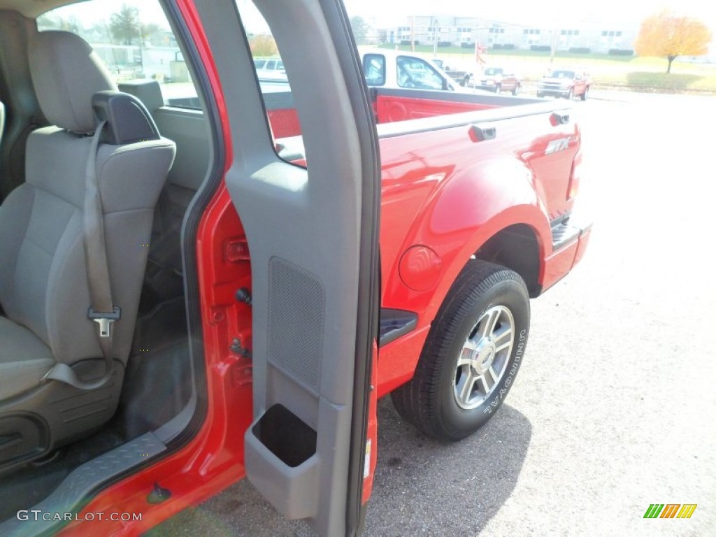 2006 F150 STX Regular Cab - Bright Red / Medium Flint photo #18