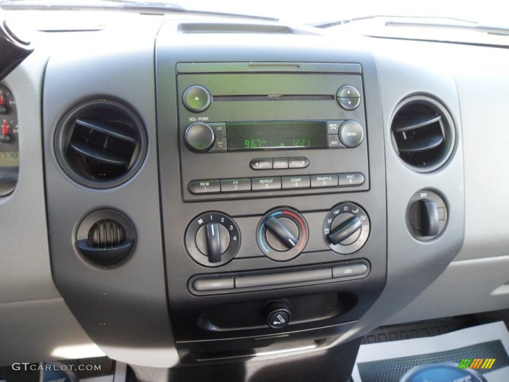 2006 Ford F150 STX Regular Cab Controls Photos