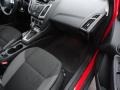 Race Red - Focus SE Sedan Photo No. 12