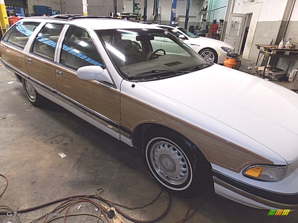 1995 Roadmaster Estate Wagon - Bright White / Beige photo #5