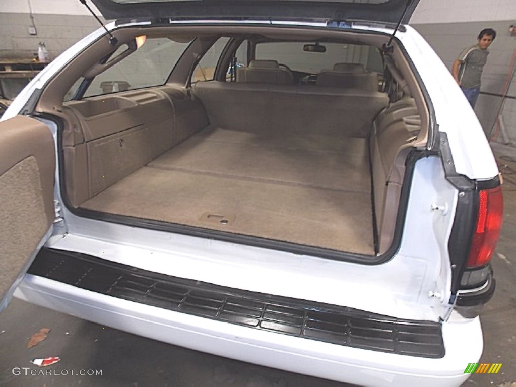 1995 Roadmaster Estate Wagon - Bright White / Beige photo #12