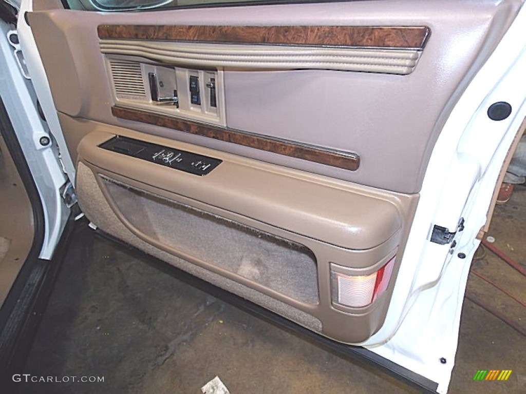 1995 Roadmaster Estate Wagon - Bright White / Beige photo #18