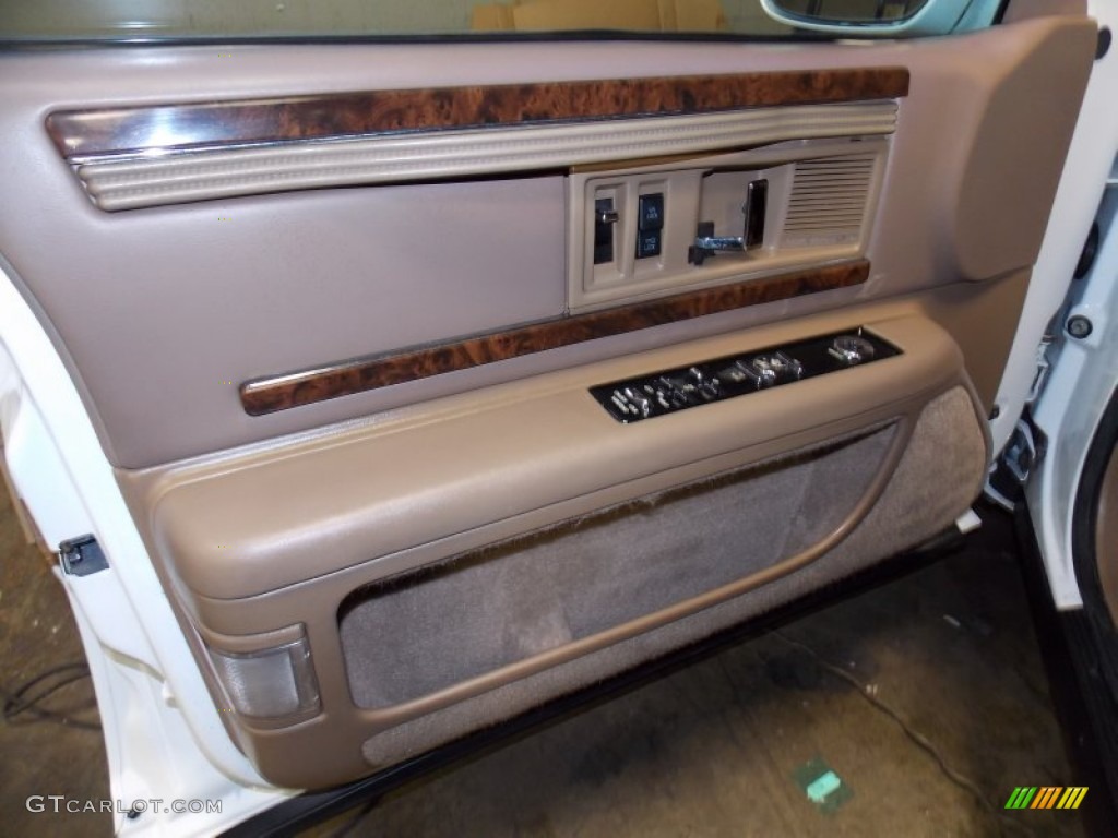 1995 Roadmaster Estate Wagon - Bright White / Beige photo #24