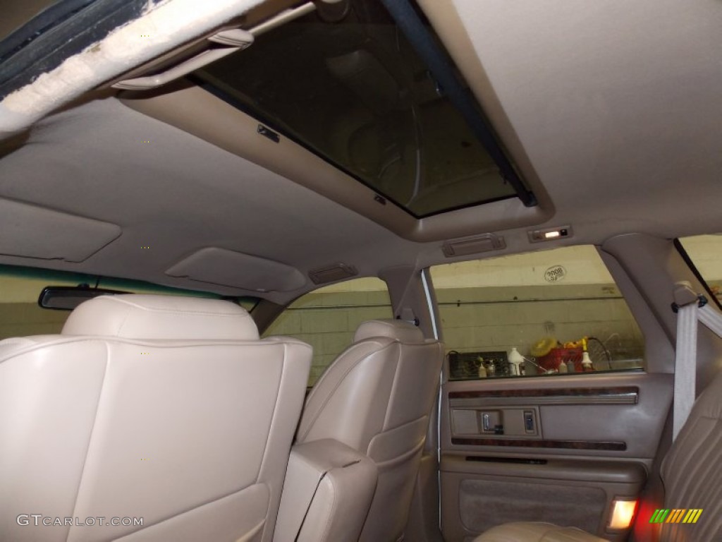 1995 Roadmaster Estate Wagon - Bright White / Beige photo #30