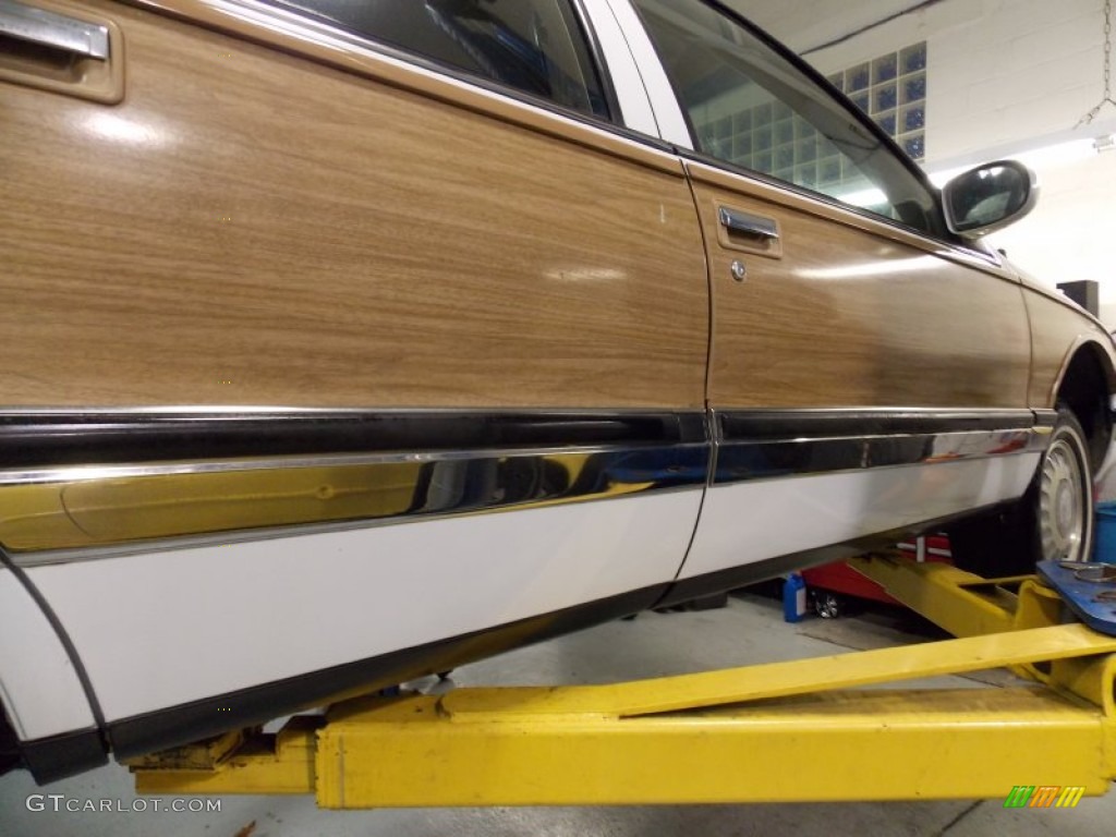 1995 Roadmaster Estate Wagon - Bright White / Beige photo #36