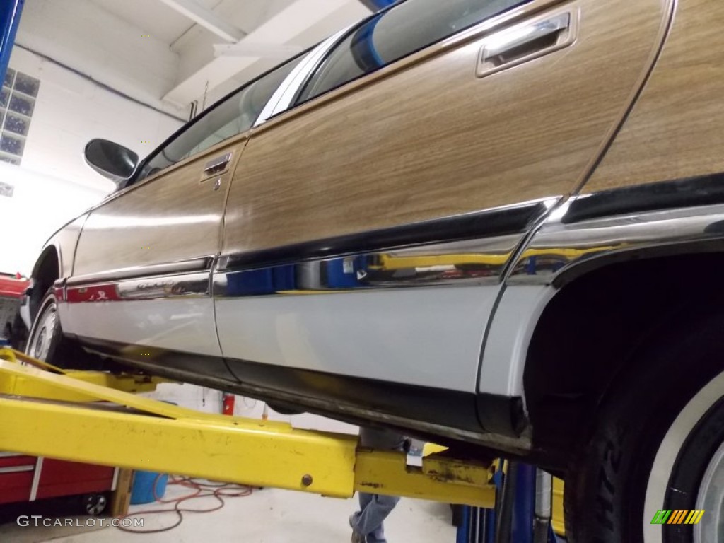 1995 Roadmaster Estate Wagon - Bright White / Beige photo #37