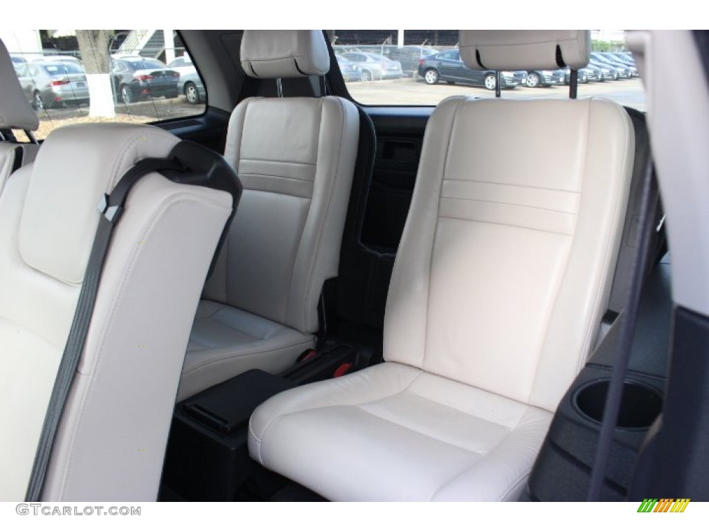 2011 Volvo XC90 3.2 R-Design Rear Seat Photos