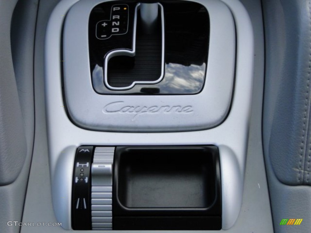 2006 Porsche Cayenne S Titanium Controls Photo #88102281