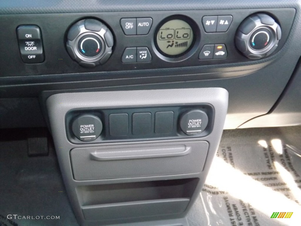 2009 Honda Ridgeline RTS Controls Photo #88109399