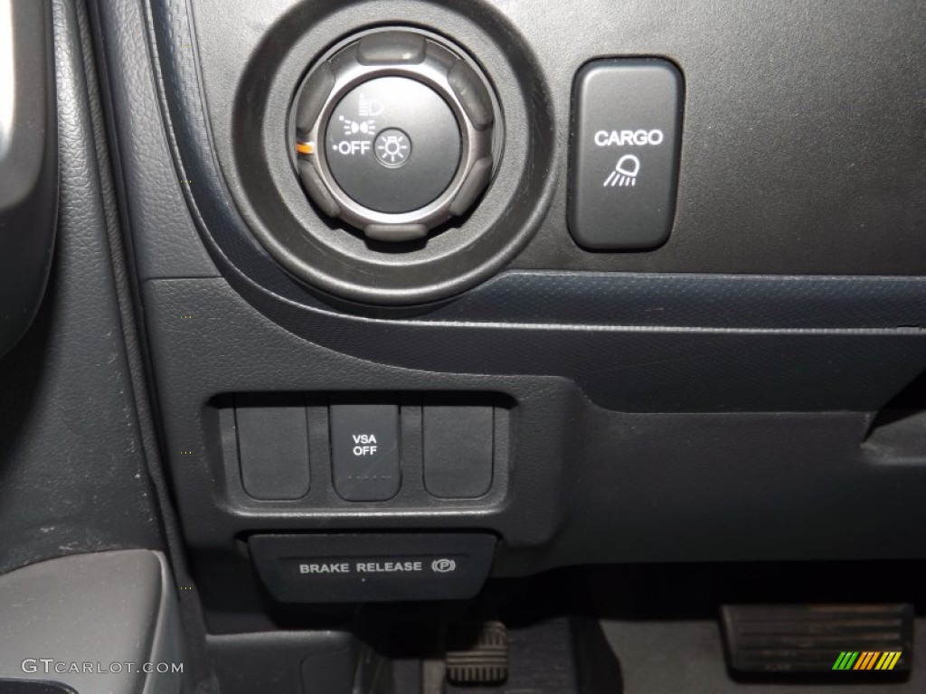 2009 Honda Ridgeline RTS Controls Photos
