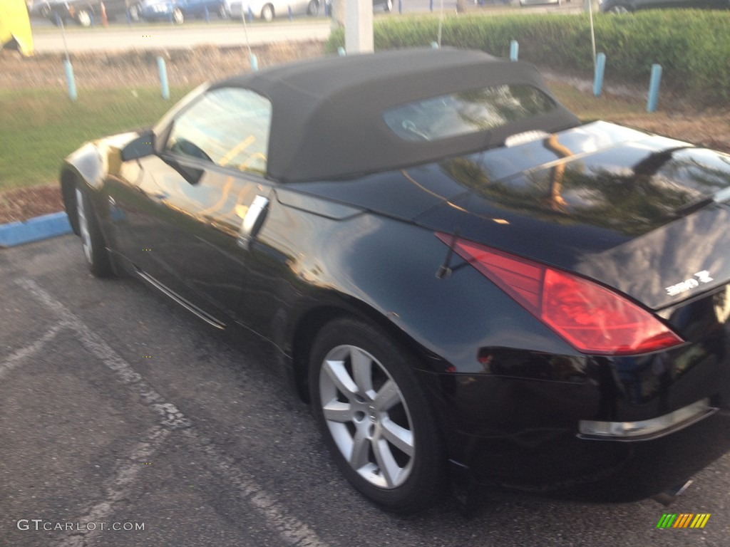 2005 350Z Touring Roadster - Super Black / Charcoal photo #3