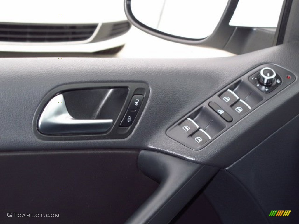 2012 Tiguan S - Candy White / Black photo #23