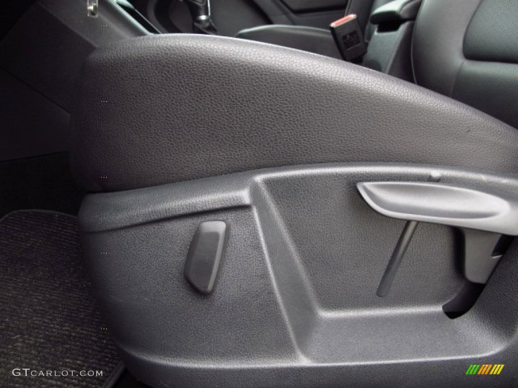 2012 Tiguan S - Candy White / Black photo #25