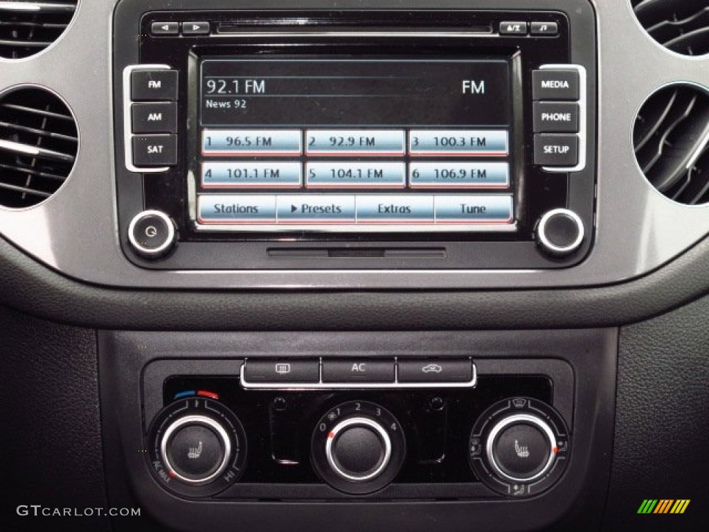 2012 Tiguan S - Candy White / Black photo #29