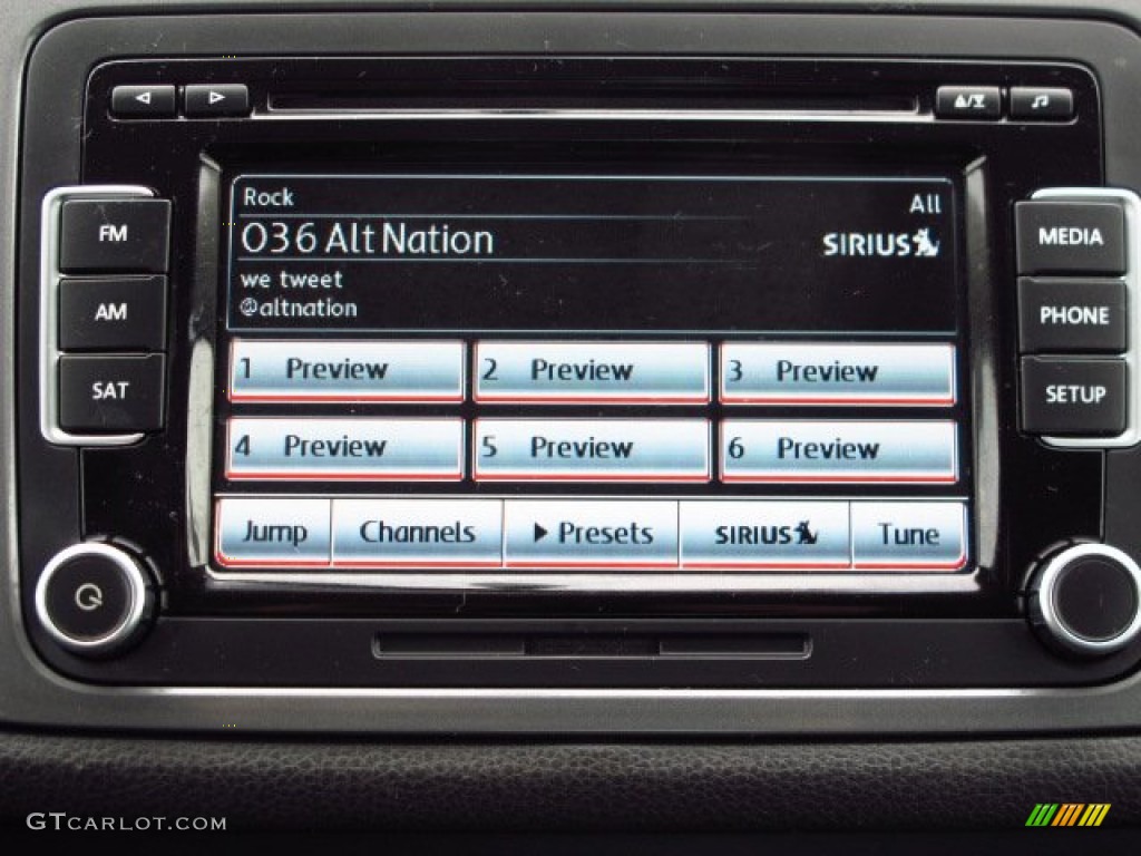 2012 Tiguan S - Candy White / Black photo #30