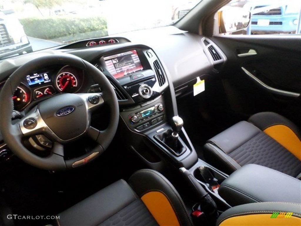 2014 Focus ST Hatchback - Tangerine Scream / ST Tangerine Scream/Charcoal Black Recaro Sport Seats photo #17