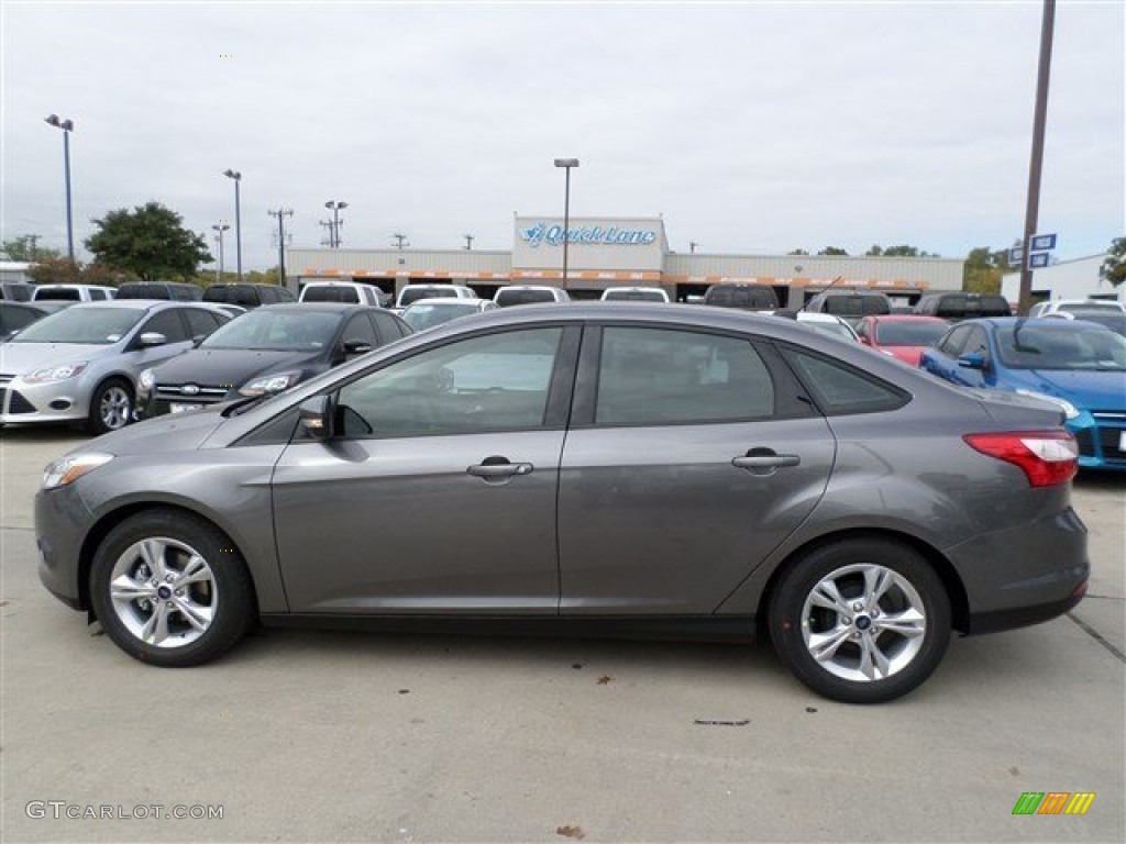 2014 Focus SE Sedan - Sterling Gray / Charcoal Black photo #2