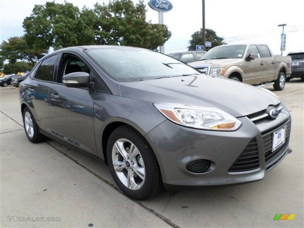 2014 Focus SE Sedan - Sterling Gray / Charcoal Black photo #7